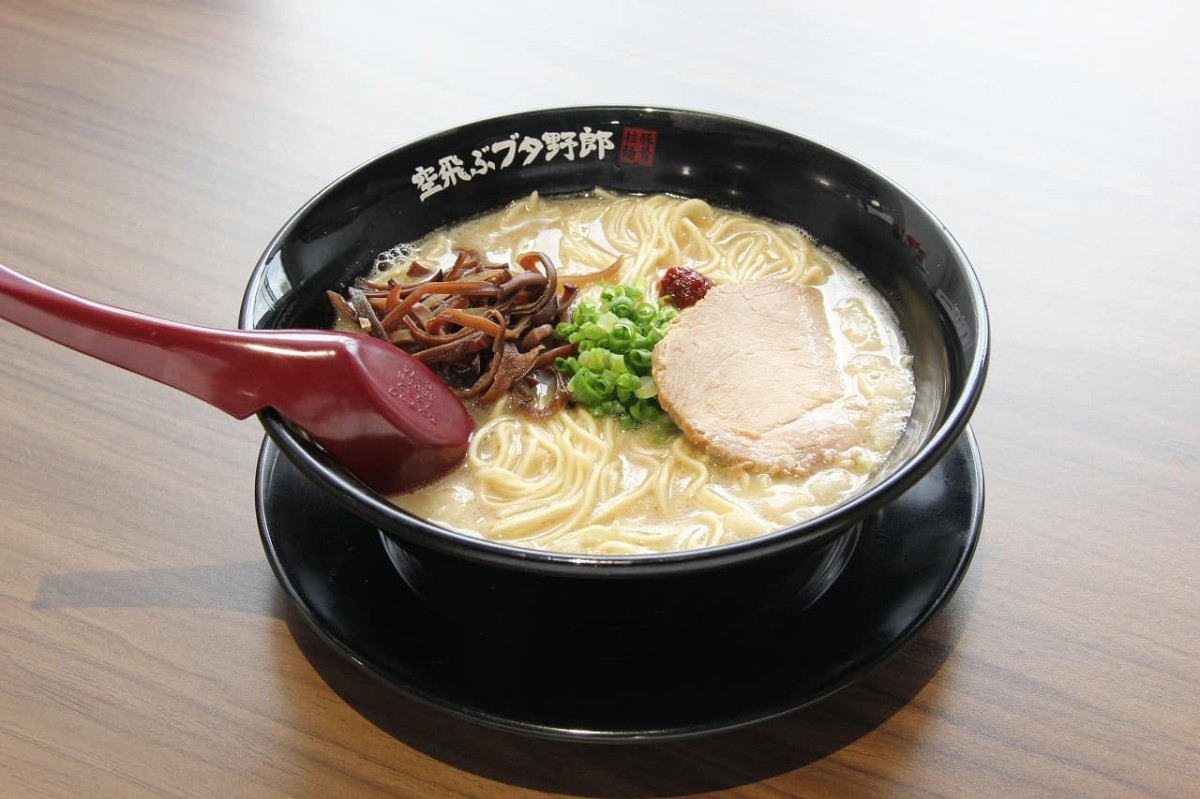 島根県出雲市にある「空飛ぶブタ野郎」のとんこつラーメン