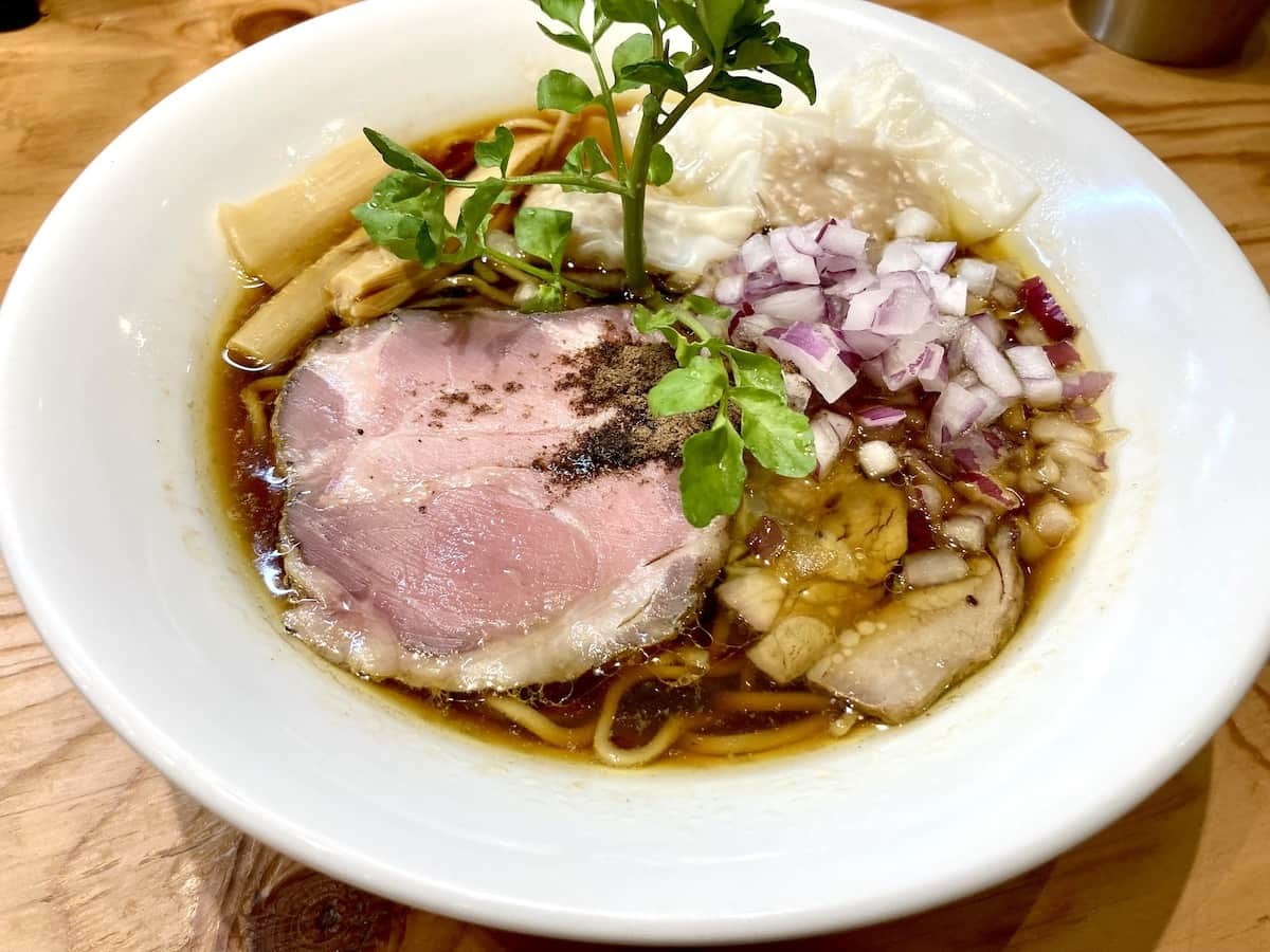 べーやんおすすめ島根県出雲市のラーメン店『麺処 ぐり虎』の「トリュフ香るワンタン醤油そば」