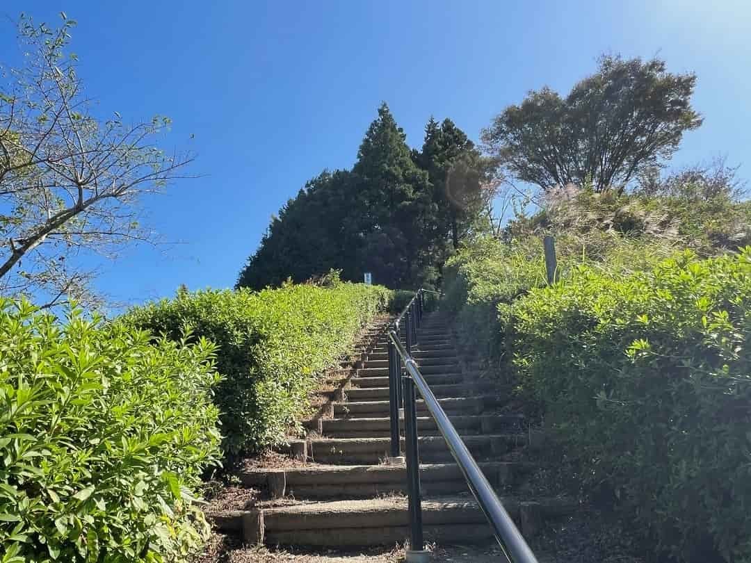 島根県安来市にある『古代出雲王陵の丘造山公園』の様子