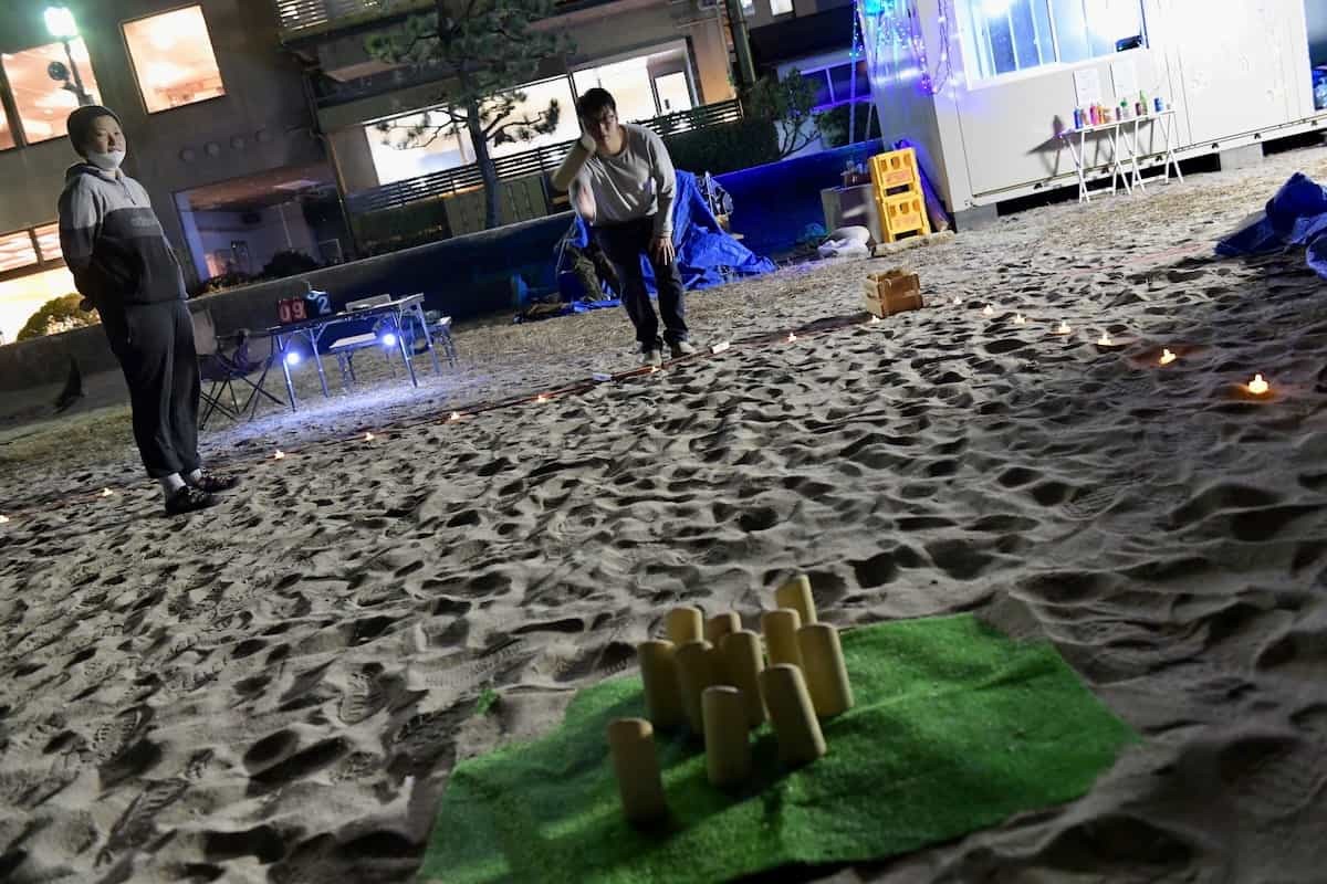 鳥取県米子市の皆生海遊ビーチで開催中「夜あそBEACH」のモルック