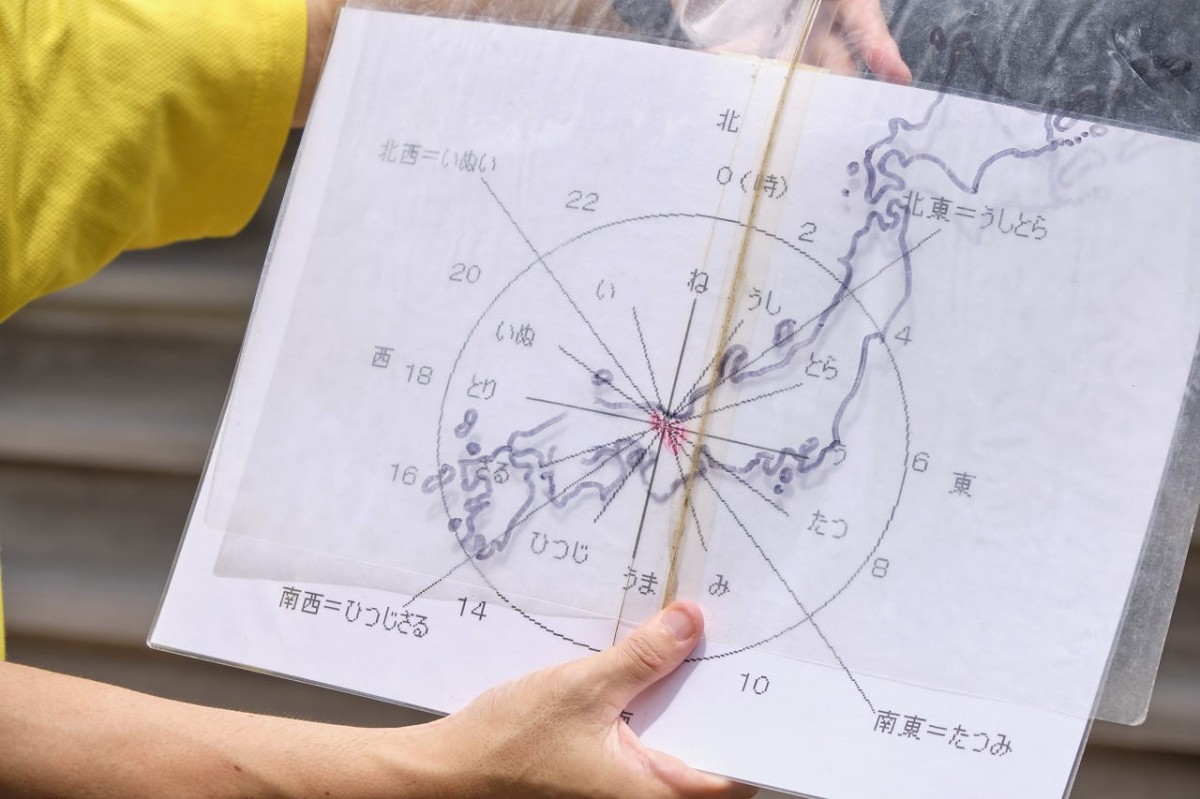島根県隠岐諸島・海士町（中ノ島）でのガイドによる説明風景