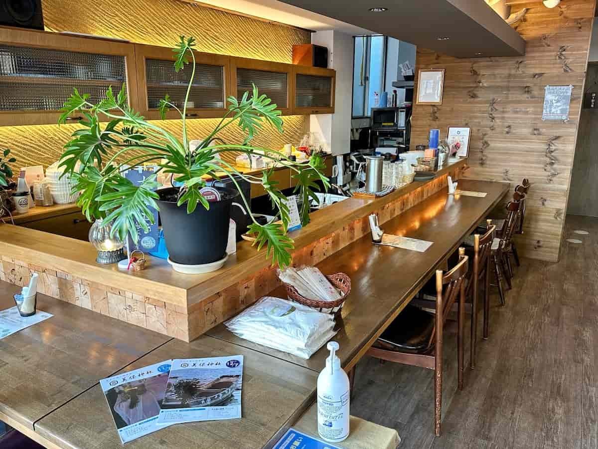 松江市美保関の喫茶店『喫茶クリフネ』の店内カウンター席