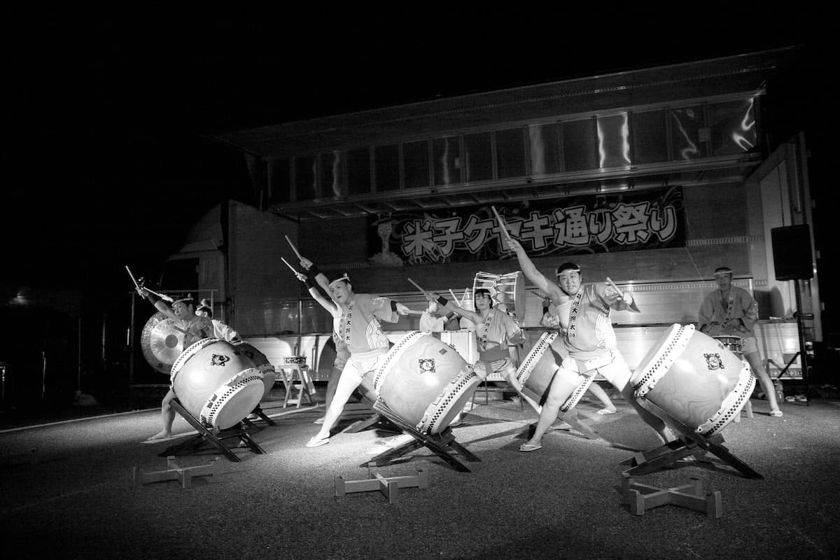鳥取県境港が誇る郷土芸能「境港大漁太鼓」の「荒波太鼓」演奏の様子