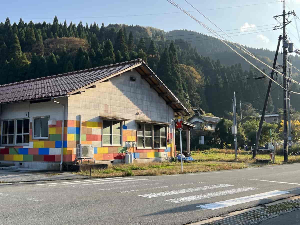 鳥取県鳥取市鹿野町の『花巻公園』近くにある小屋