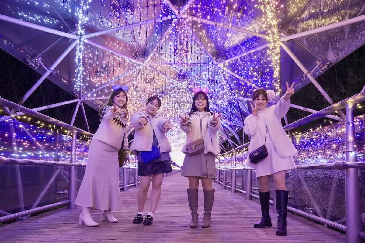 日本最大級のフラワーパーク『とっとり花回廊』の「アジサイロード」