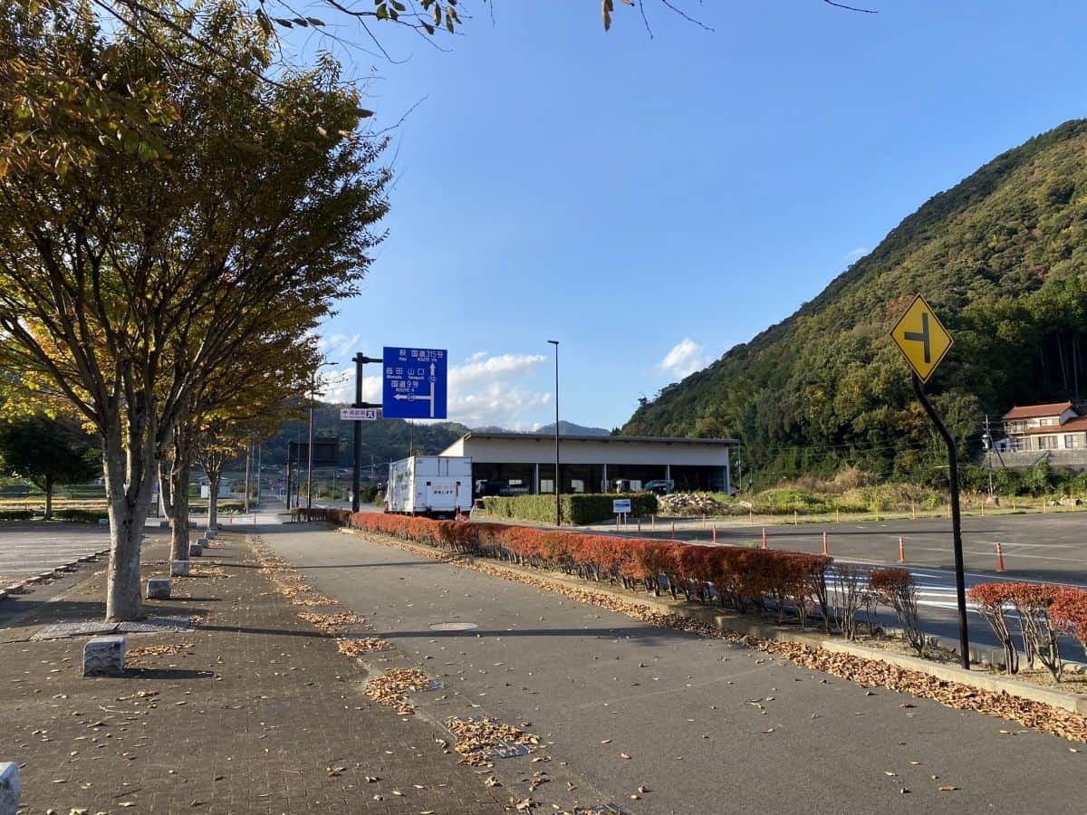 道の駅津和野温泉なごみの里近くの道路