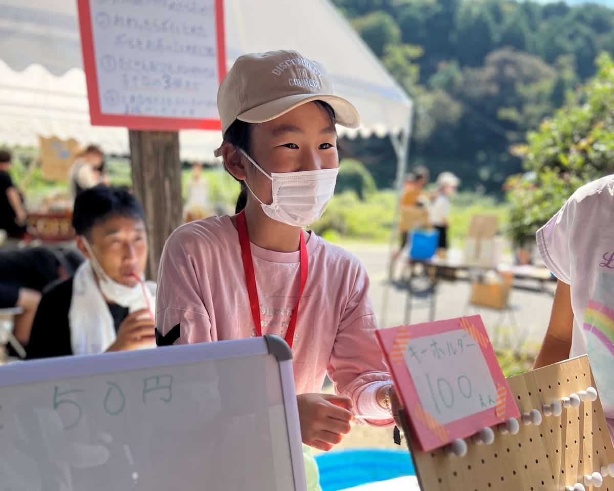 島根県出雲市の伊野地区で開催されたイベント「第1回こどもマーケット」の様子