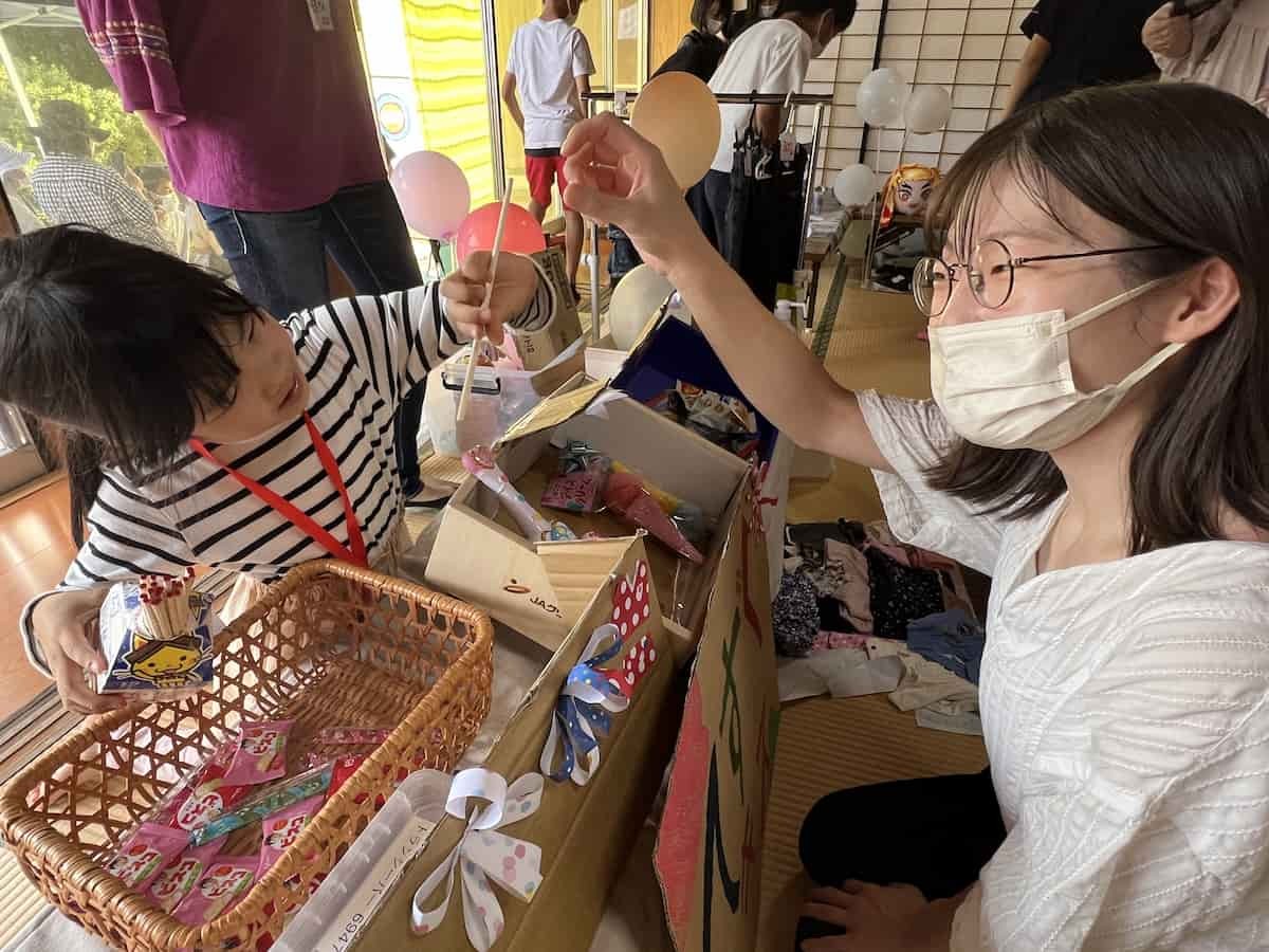 島根県出雲市の伊野地区で開催されたイベント「第1回こどもマーケット」の様子