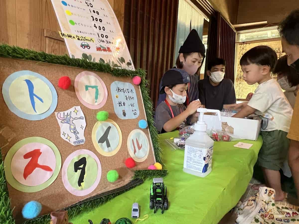 島根県出雲市の伊野地区で開催されたイベント「第1回こどもマーケット」の様子