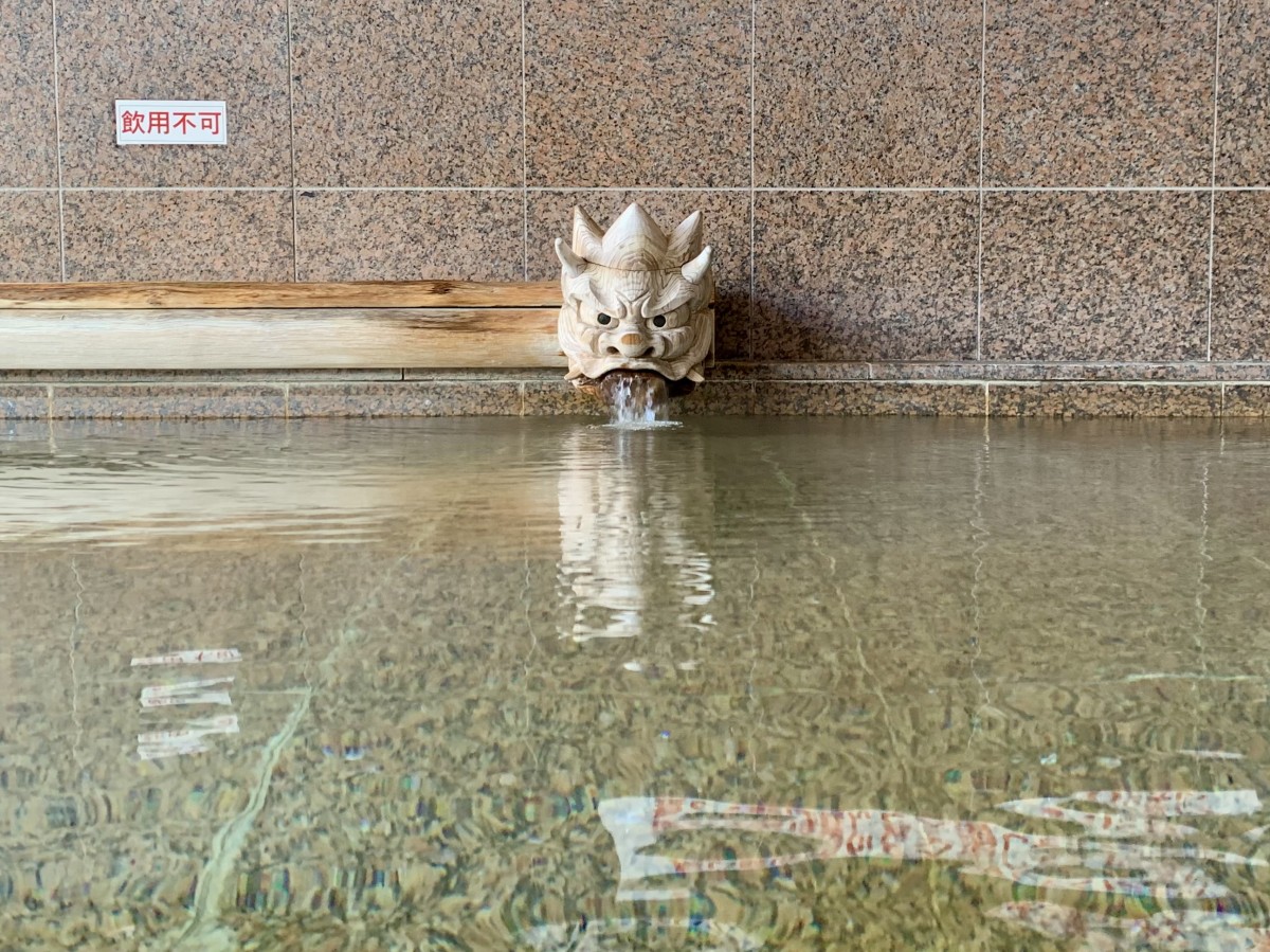 島根県雲南市・海潮温泉の日帰り温泉施設『桂荘』の浴場と湯船