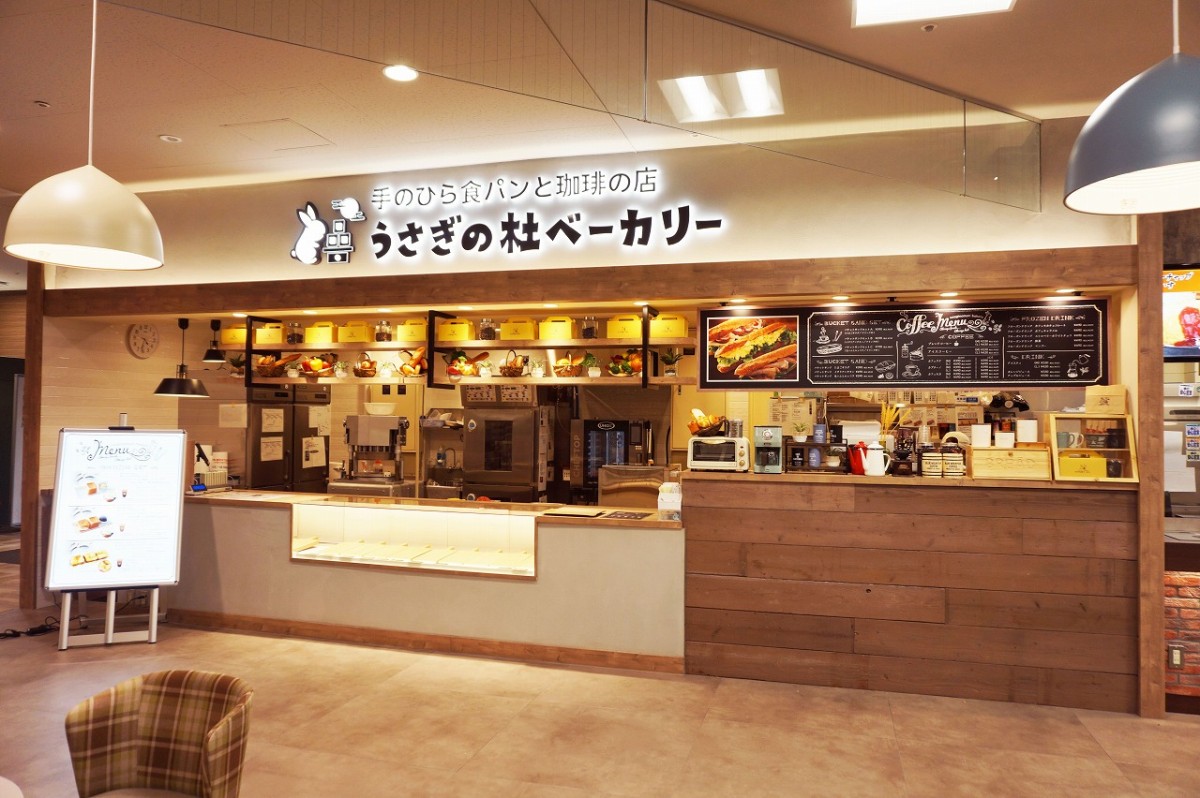 島根県出雲市の『ラピタ本店』のフードコート内にオープンした『うさぎの杜ベーカリー』の外観