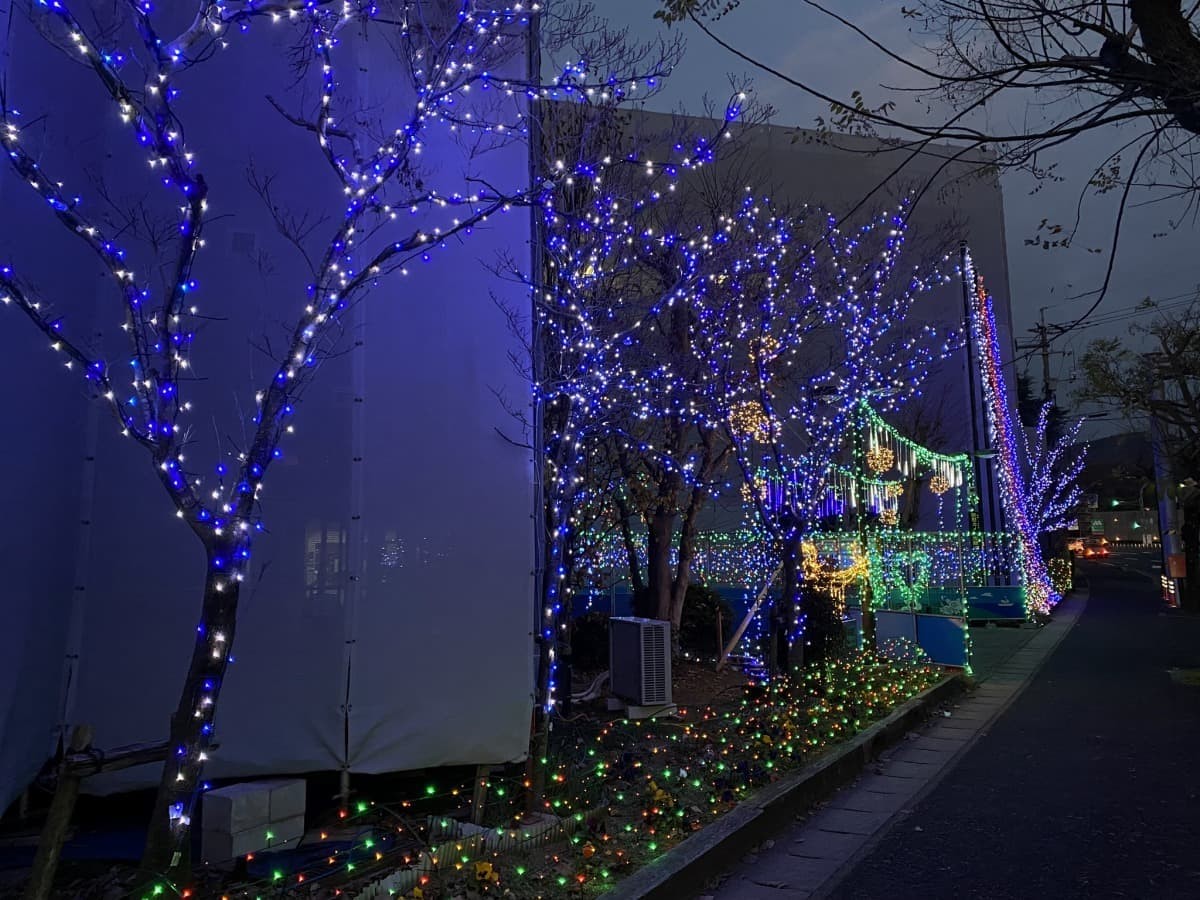 島根県松江市西川津町の『川津公民館』のイルミネーションの様子