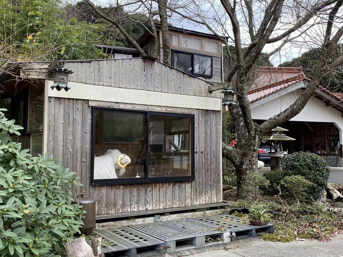 島根県大田市大屋町の「浄宗寺」内にある小屋