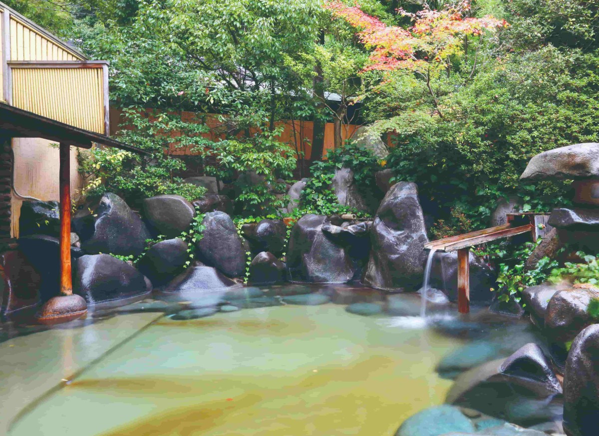 島根県松江市の温泉街・玉造温泉にある温泉宿『佳翠苑 皆美』の露天風呂