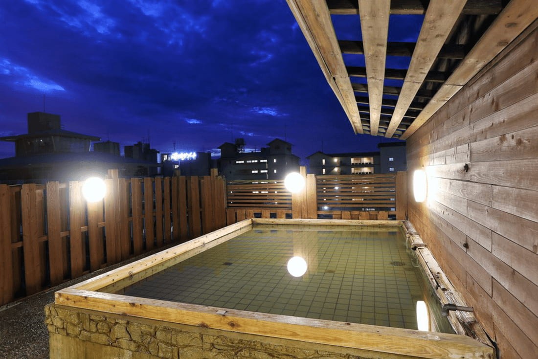 鳥取県米子市の人気温泉地・皆生温泉にある温泉宿『松涛園』の露天風呂