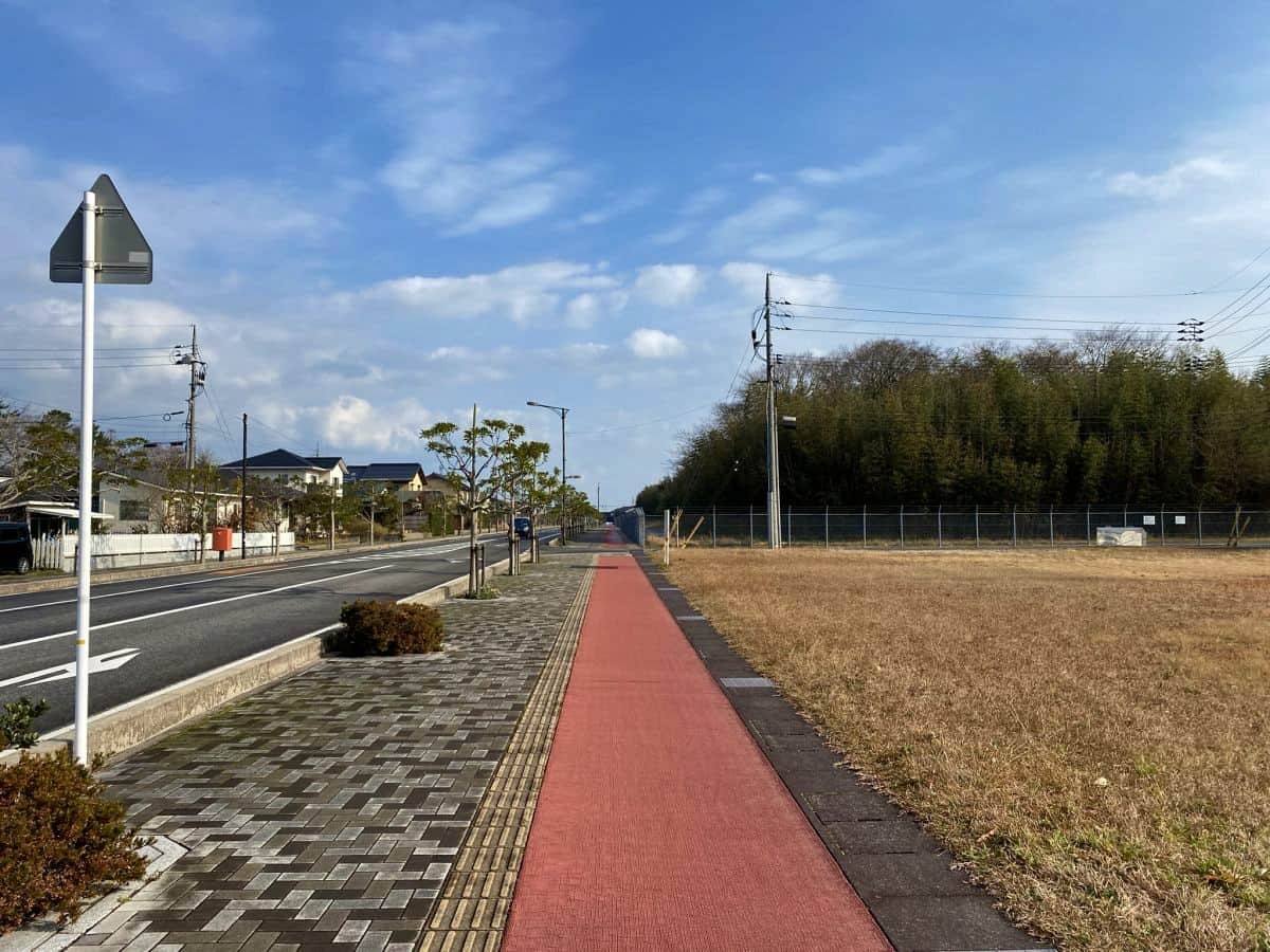 鳥取県境港市の夕日ヶ丘団地に伸びる陸上競技場みたいな道