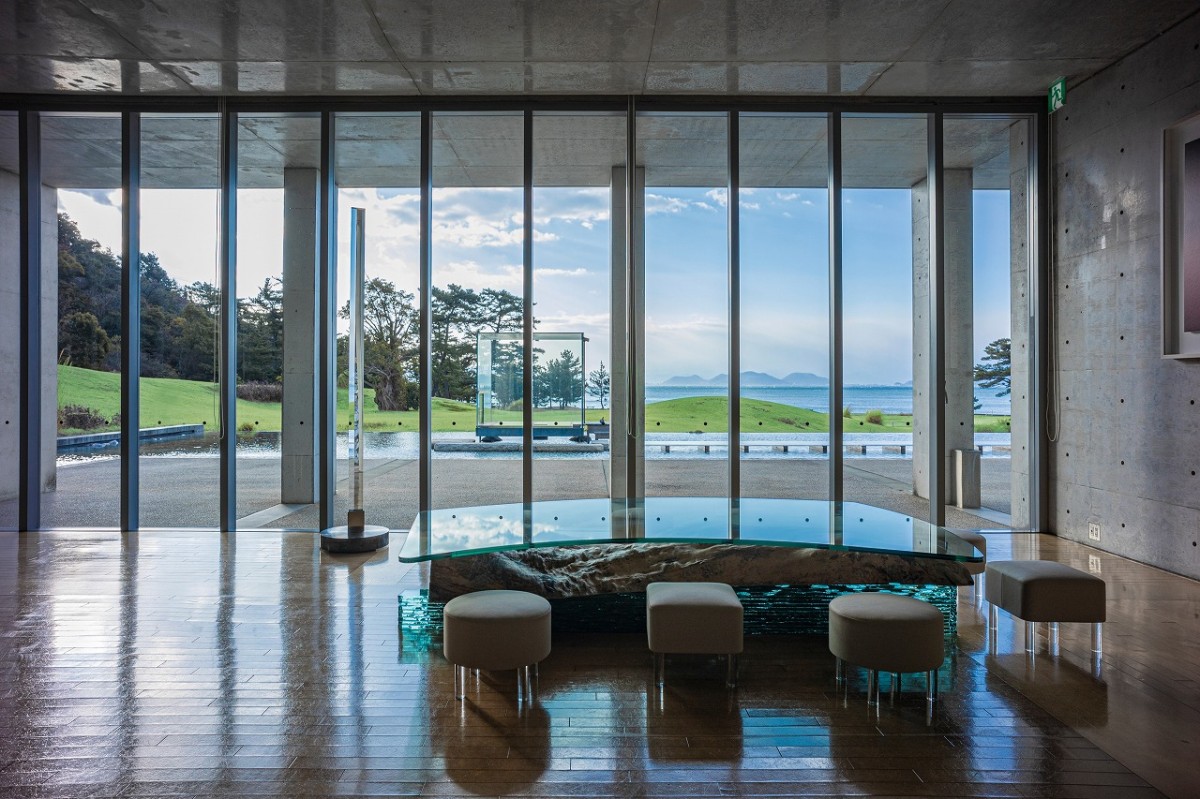 香川県直島町にある『杉本博司ギャラリー 時の回廊』のラウンジ