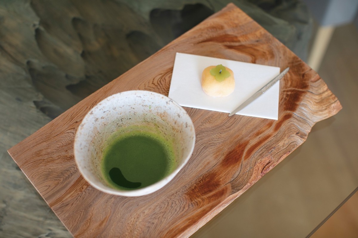 『杉本博司ギャラリー 時の回廊』ラウンジで味わえる和菓子とお茶
