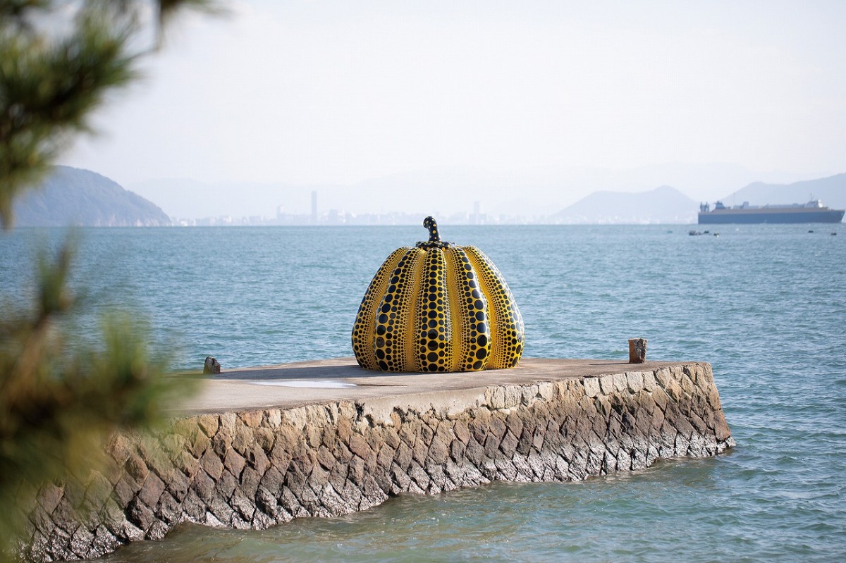 香川県直島町にある屋外アート作品「南瓜」