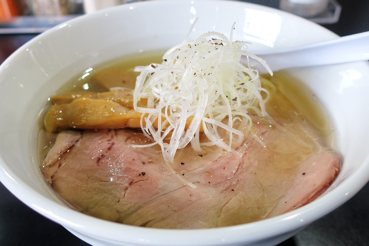 鳥取県倉吉市にあるラーメン店『拉麺やまねこ』の牛骨ラーメン