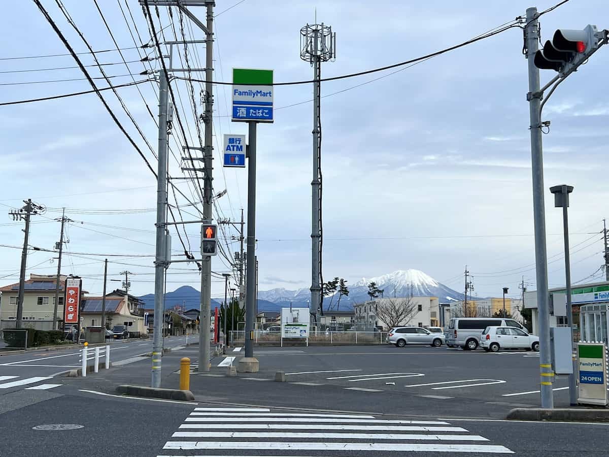 『ファミリーマート米子新開店』から見た大山の景色