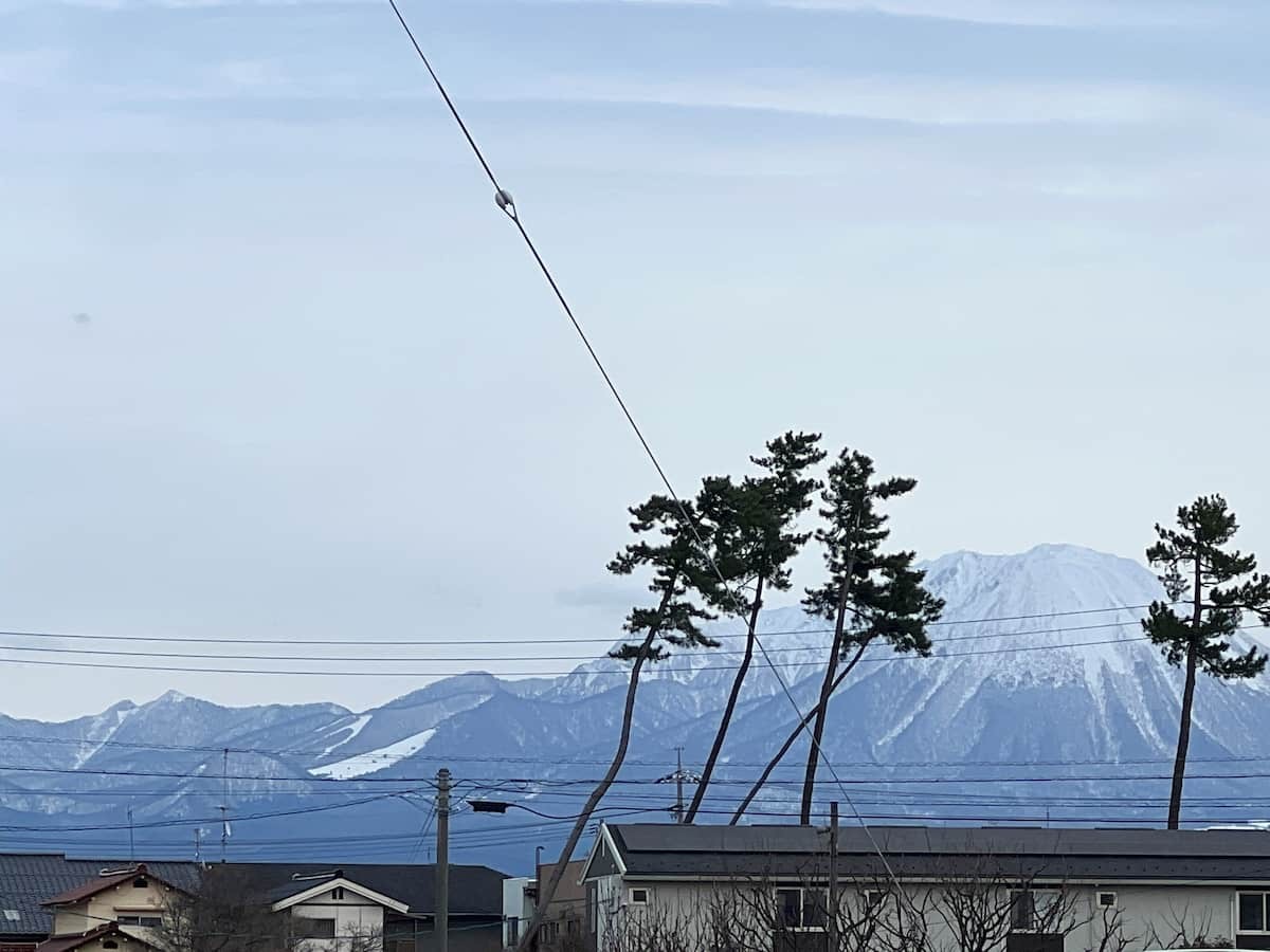『ファミリーマート米子新開店』から見た大山の景色