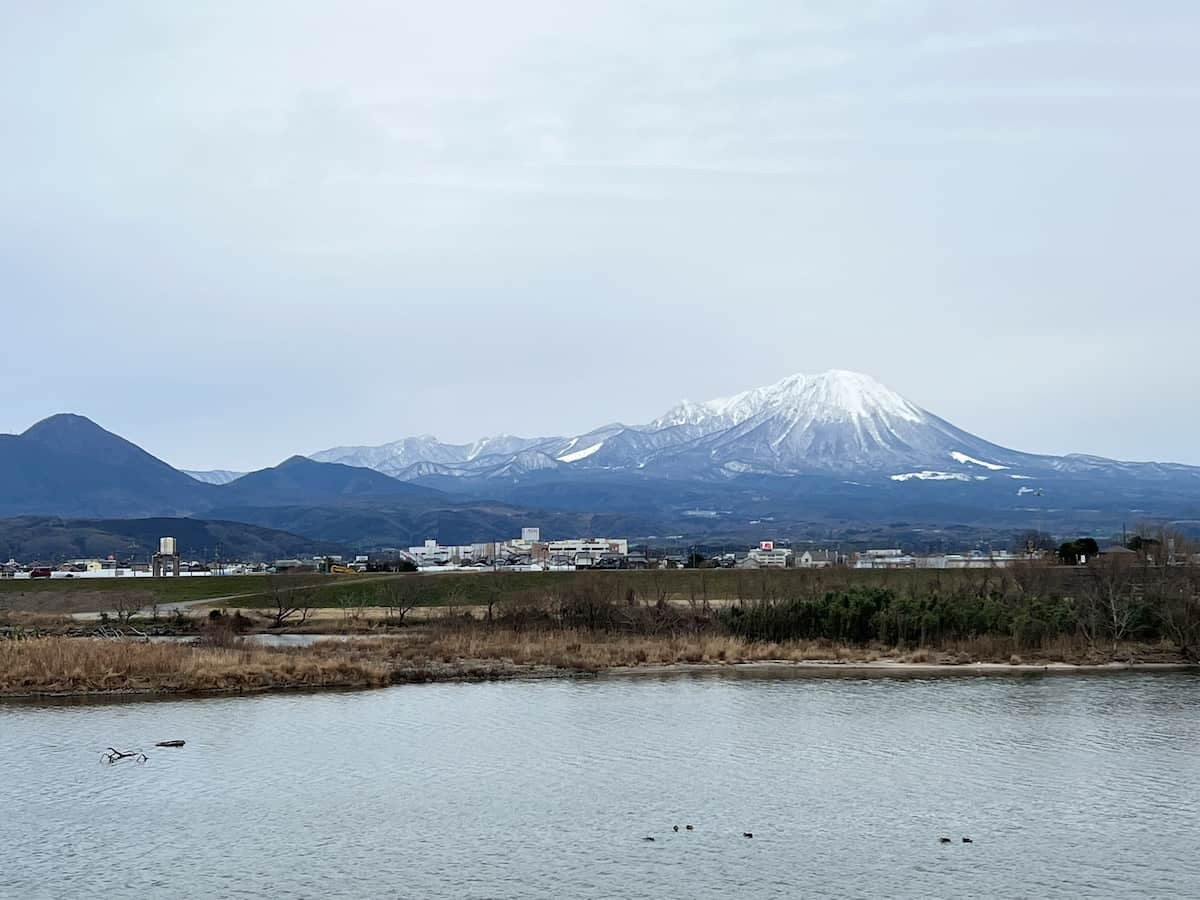 鳥取県米子市から見える冬の大山の景色