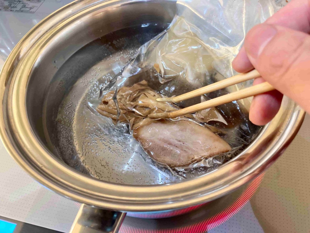 出雲市塩冶町のグッディー医大通店に設置されたラーメン自販機で購入したラーメン