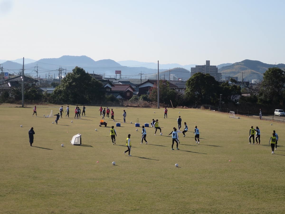 鳥取県のプロサッカークラブ「ガイナーレ鳥取」の2023年初練習の様子