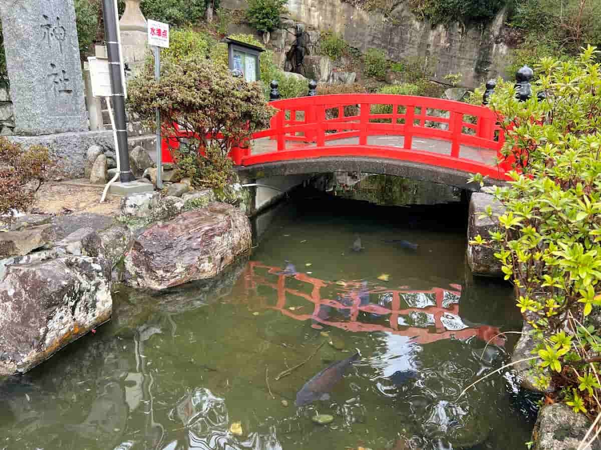 島根県益田市の『高津柿本神社（たかつかきのもとじんじゃ）』の鳥居周辺