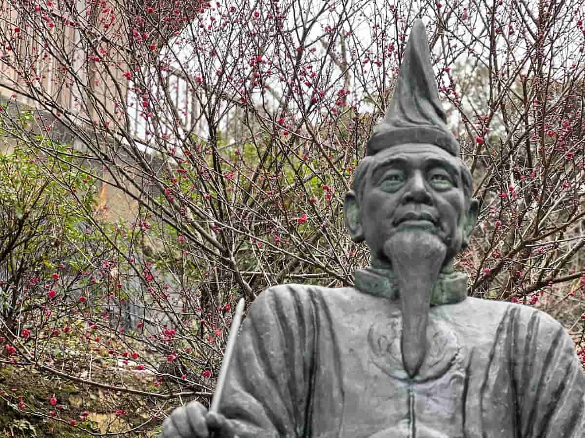 島根県益田市の『高津柿本神社』に祀られる柿本人麻呂の像