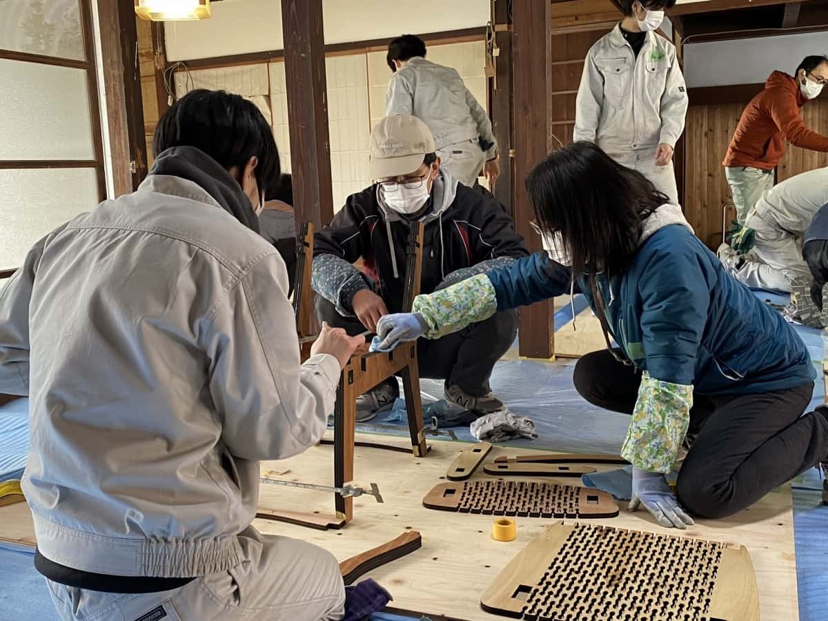 島根県江津市都野津町で開催された古民家カフェワークショップ「つのづリノベーション」の会場の様子