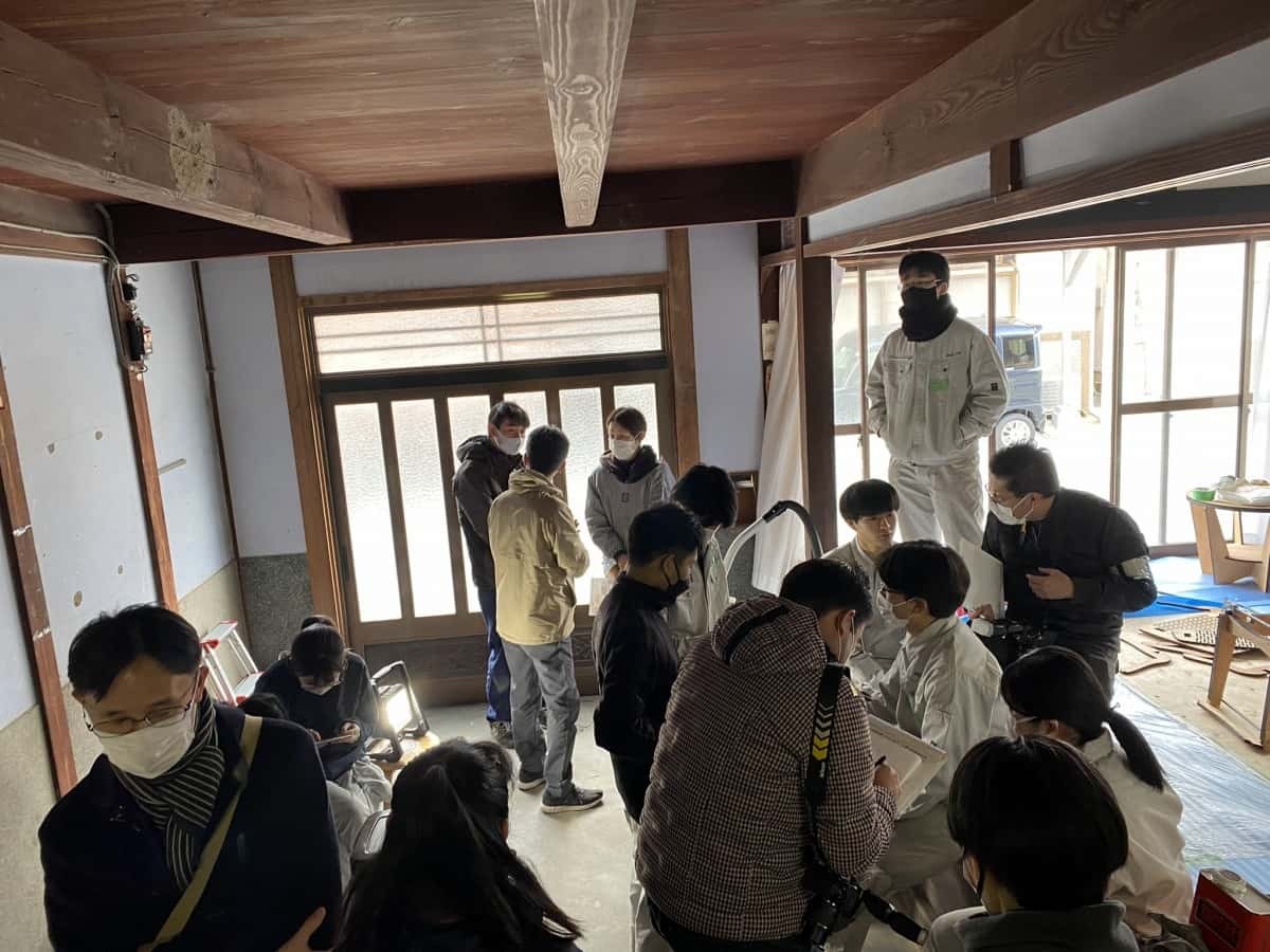 島根県江津市都野津町で開催された古民家カフェワークショップ「つのづリノベーション」の会場の様子