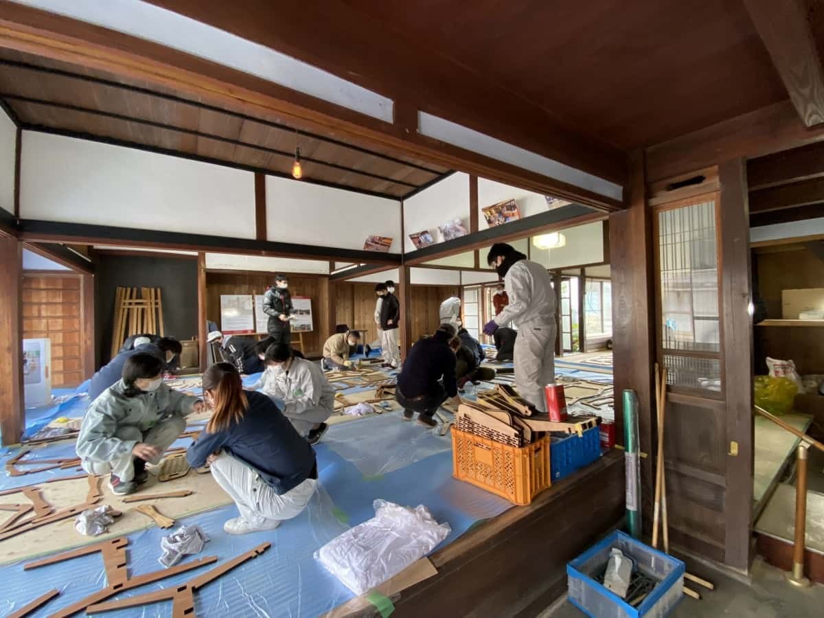 島根県江津市都野津町で開催された古民家カフェワークショップ「つのづリノベーション」の会場の様子