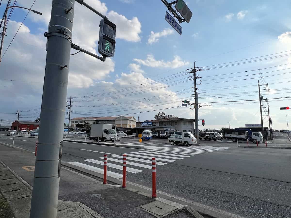 鳥取県米子市の外浜産業道路にある短い横断歩道