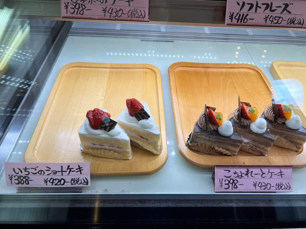 島根県益田市にある『リバティ洋菓子店』のケーキのショーケース
