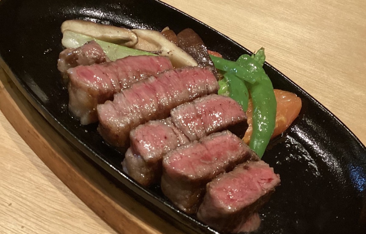 島根県松江市の鉄板焼き専門店『鉄板焼き たぬき隠れ』の和牛ステーキ