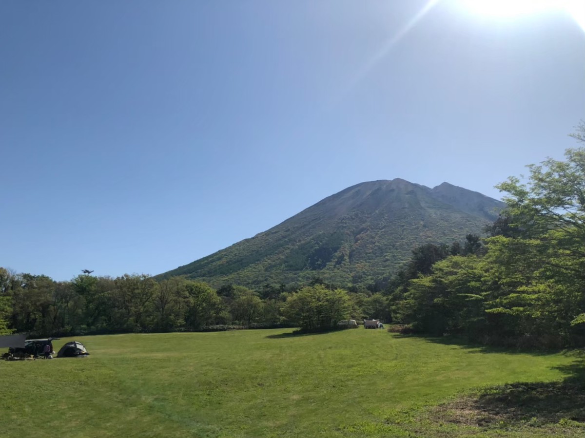 鳥取県伯耆町にあるオートキャンプ場『ますみず天空キャンプ場』から見える大山の風景