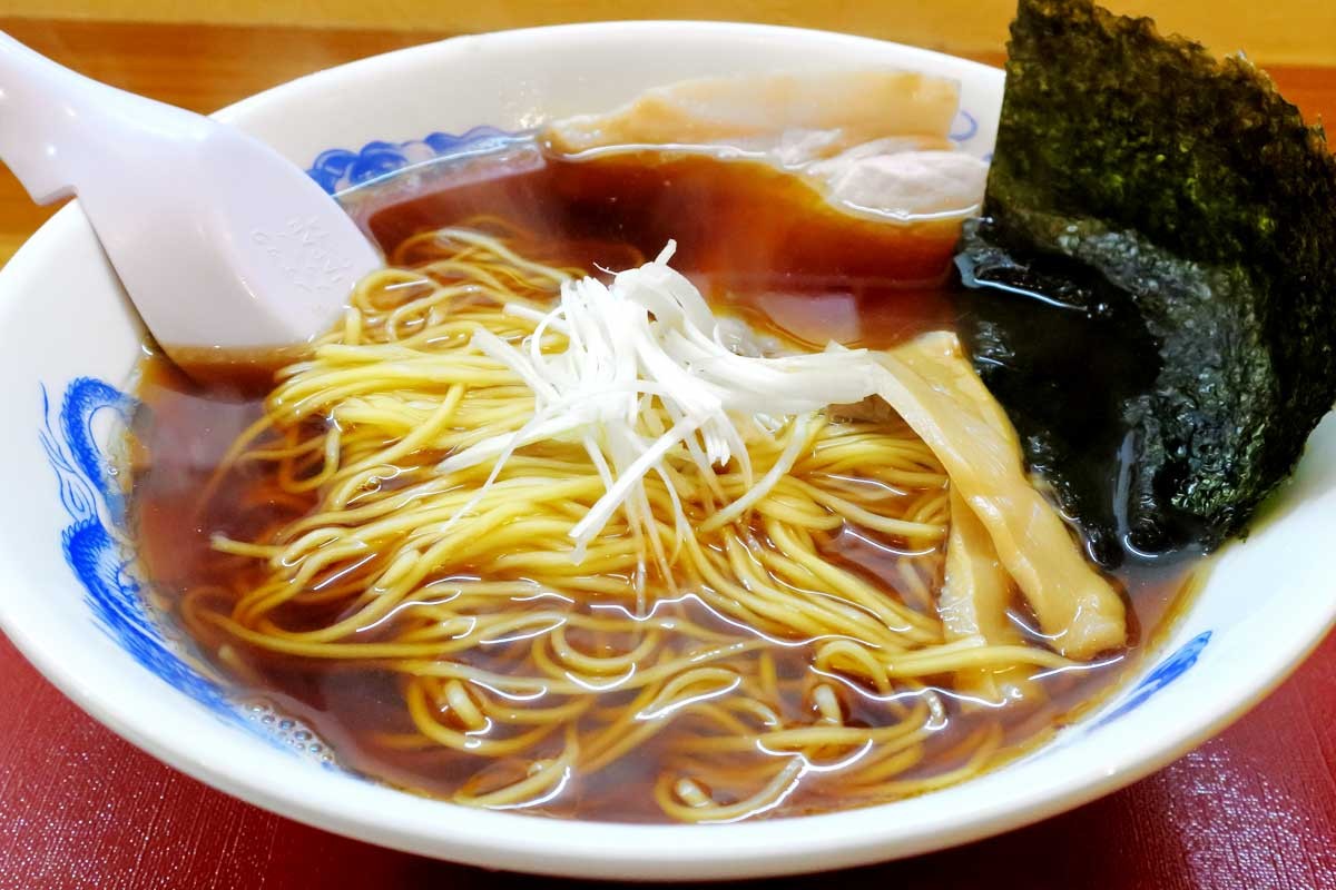 島根県江津市のカフェバー『花鳥風月』の「煮干し醤油ラーメン」