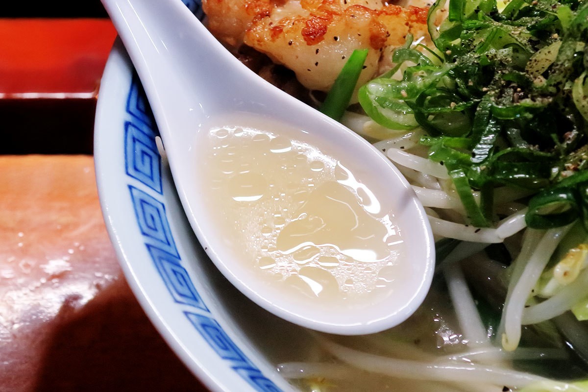 米子市のJR米子駅前の焼肉店『もくちゃんホルモン店』の人気ランチ「もくうラーメン」