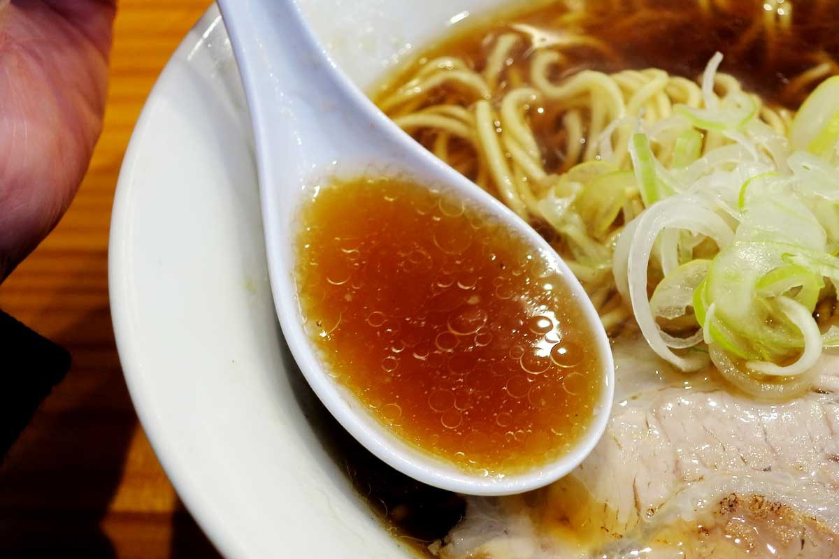 鳥取県日吉津村にある『ラーメン鈴蘭』の「しょうゆラーメン ネオ」