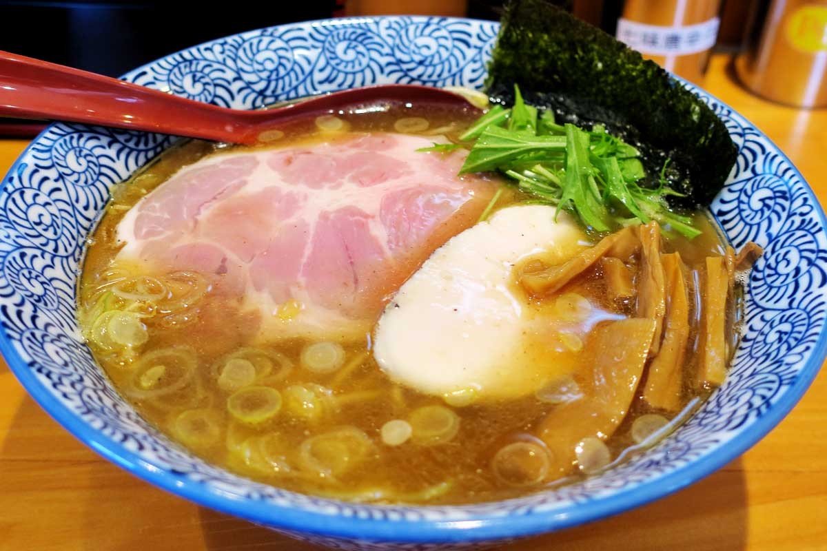 鳥取県倉吉市の人気ラーメン店『麺屋 TASUKU』の中華そば