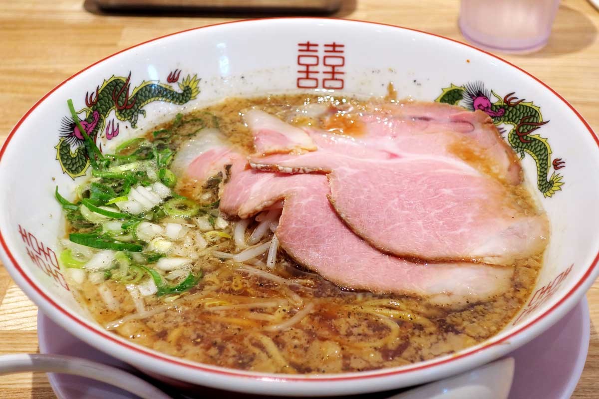 鳥取市の人気ラーメン店『めんや ふうたろう』の「ぶし醤油らーめん」