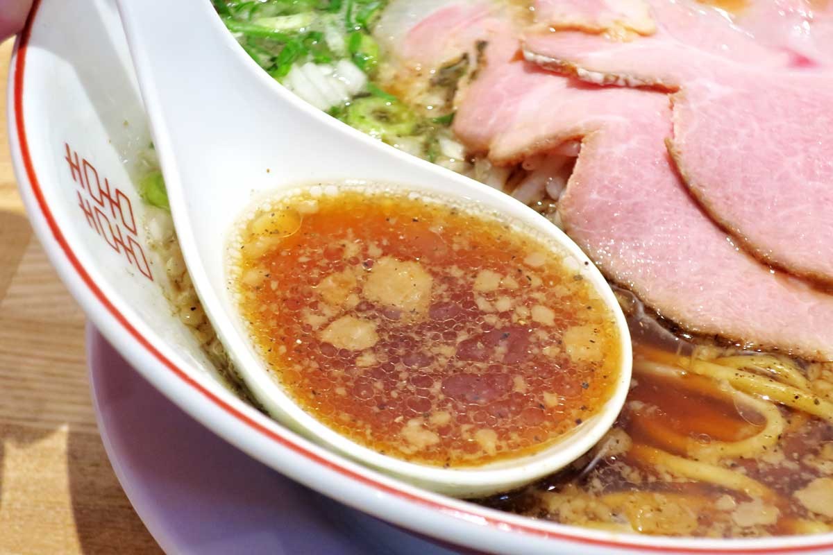鳥取市の人気ラーメン店『めんや ふうたろう』の「ぶし醤油らーめん」