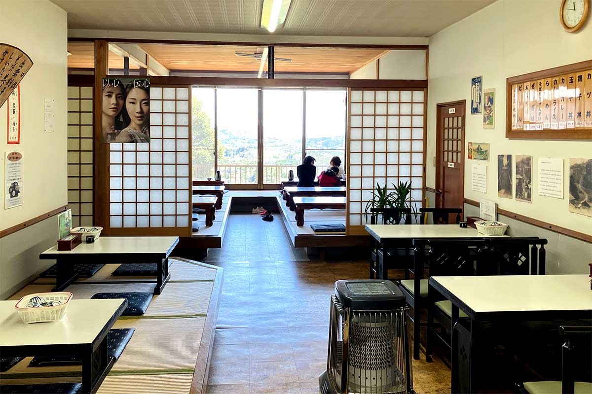 島根県出雲市の『出雲そば もんぜん』の店内