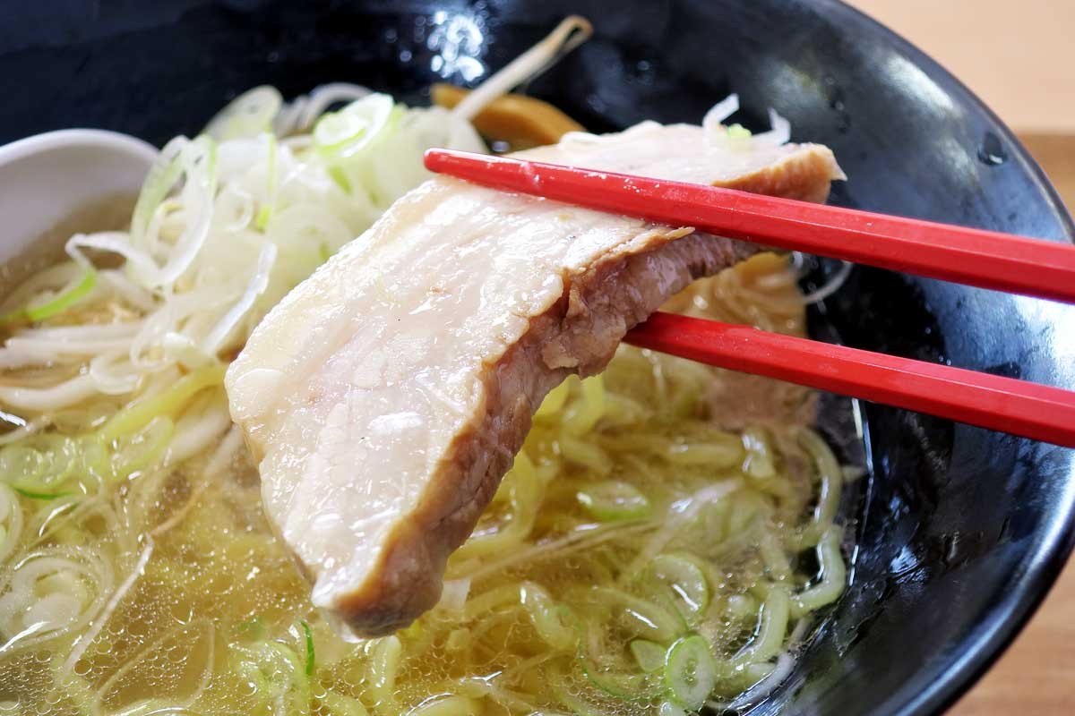 松江市鹿島町の食事処『多久食堂』のラーメンのチャーシュー