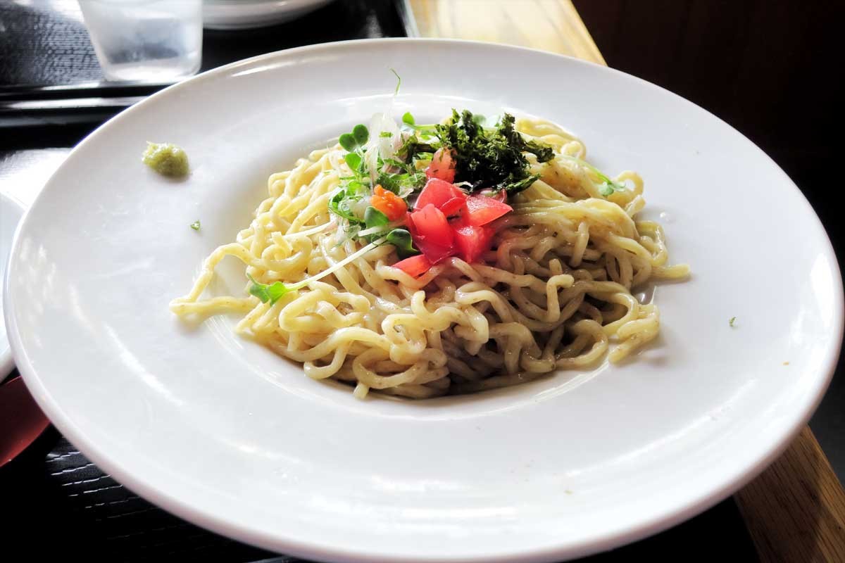 島根県出雲市の人気ラーメン店『かみあり製麺』の限定メニュー「泡沫雲丹つけ麺」