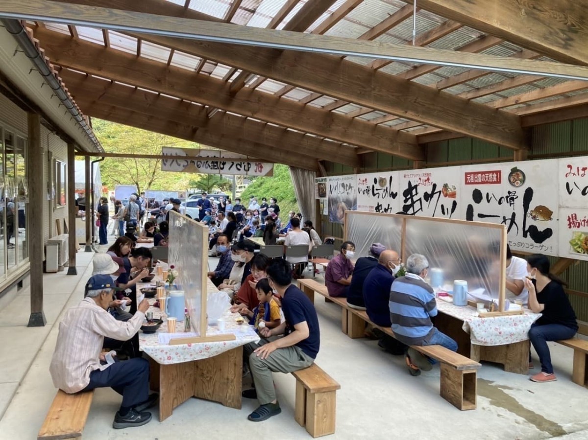 島根県出雲市で開催されるジビエラーメンイベント「みはた いの骨らーめん」の様子