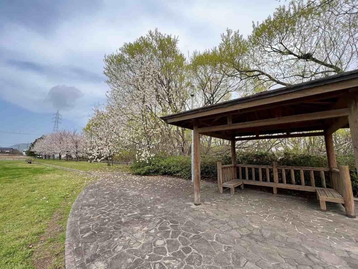 鳥取県境港市にある『余子駅前公園』の様子