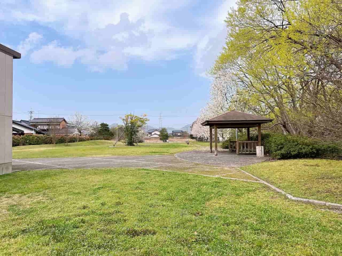 鳥取県境港市にある『余子駅前公園』の様子